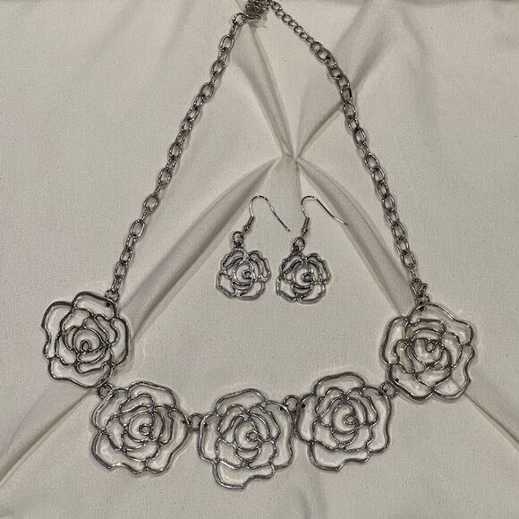 Boho Flower Rose Necklace and Earrings Set Silver-Tone NEW - Picture 1 of 5